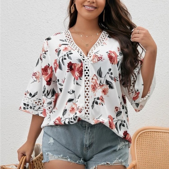 🤩HP🤩🌷$3for$30🌷Half sleeve floral blouse - Picture 3 of 6